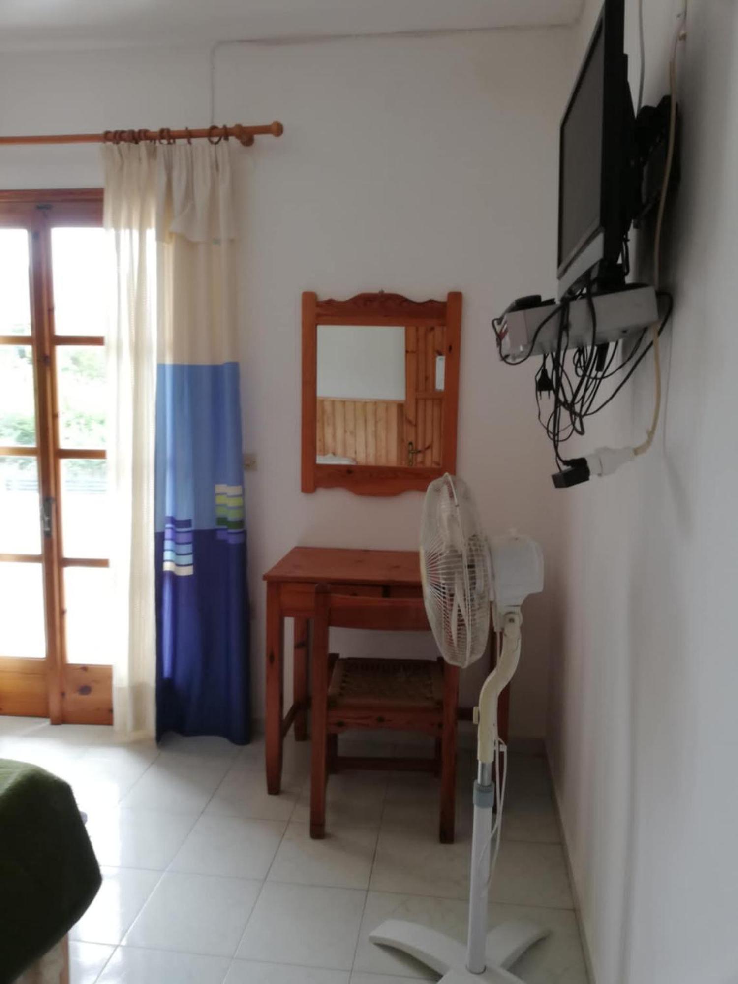 Lakis Apartments アカラヴィ エクステリア 写真